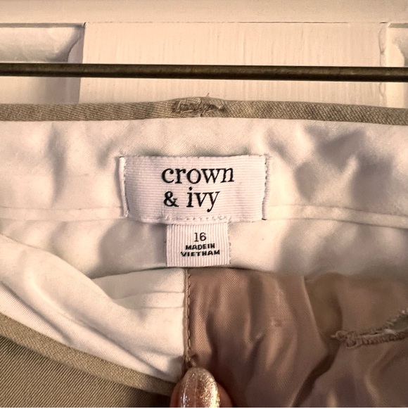 Crown and Ivy pants khaki. - Picture 2 of 2